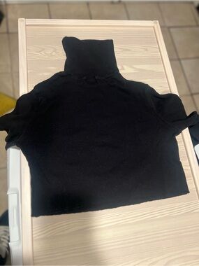 Eterne Black Cropped Turtleneck Long Sleeve Top